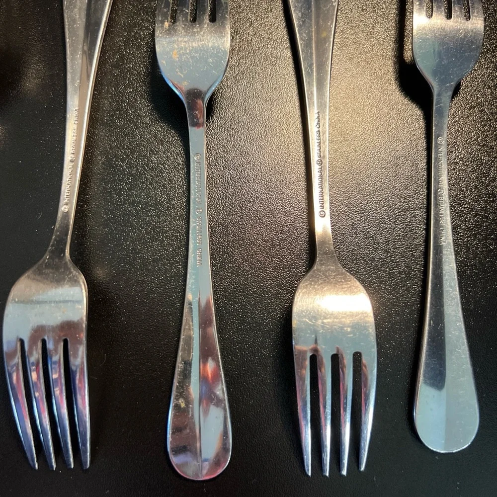 International Stainless Silverware -‎ SIMPLICITY 8 Salad Forks 7 1/4